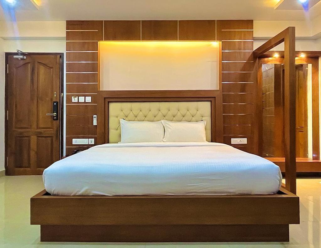 AUHTEL Kannur - Housity