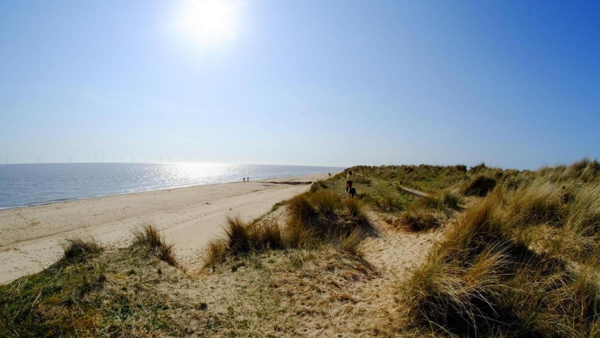 Beautiful 4 Berth Seaside Apartment In Great Yarmouth, Norfolk Ref 99006S - Housity