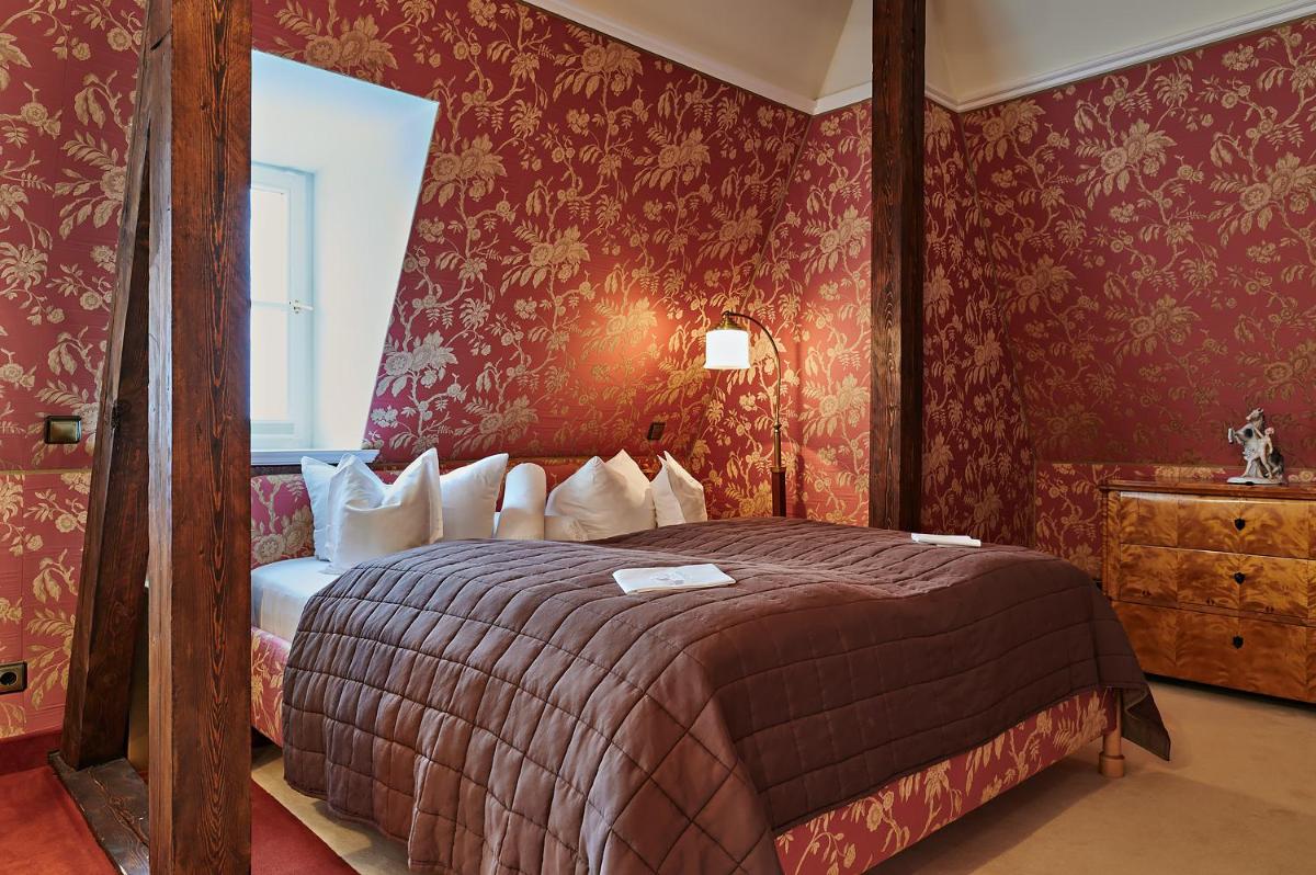 Ein Bett oder Betten in einem Zimmer der Unterkunft Bernsteinschloss