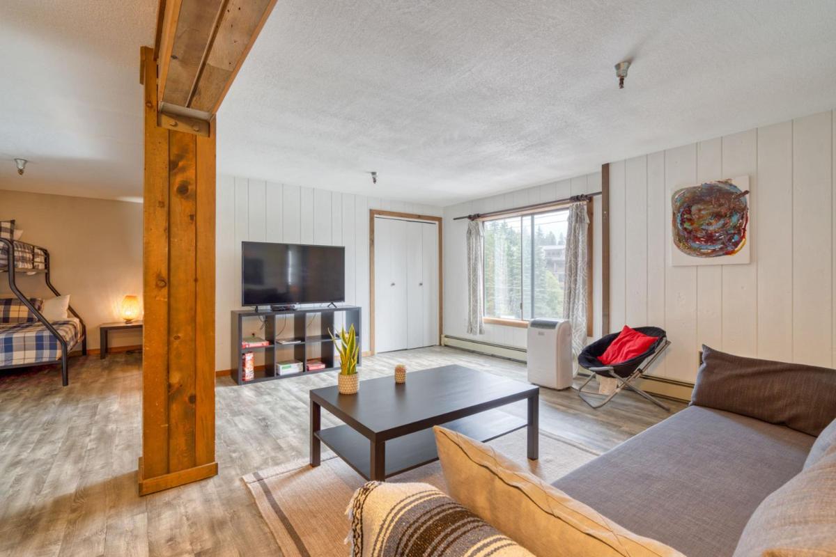 Mt Hood Views Condo 304 - Housity