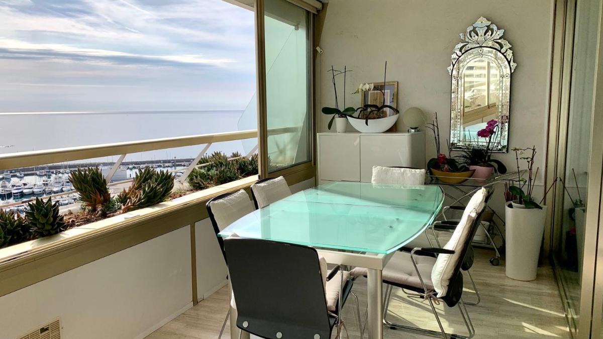 Suitetrails - Sea view luxury apartment
