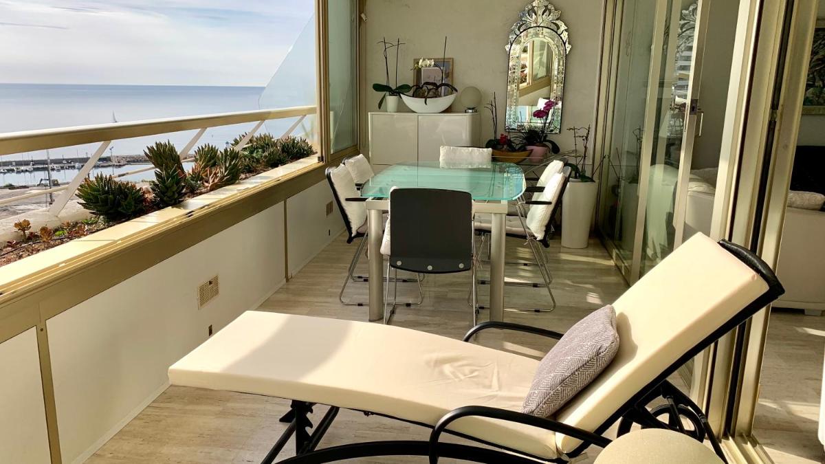 Suitetrails - Sea view luxury apartment