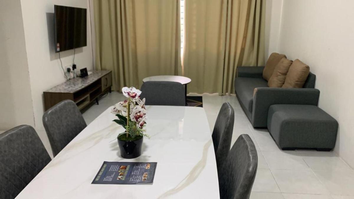 Kuantan GroundCrew Beachfront Homestay C-2-6 With NETFLIX and WASHER DRYER - Housity