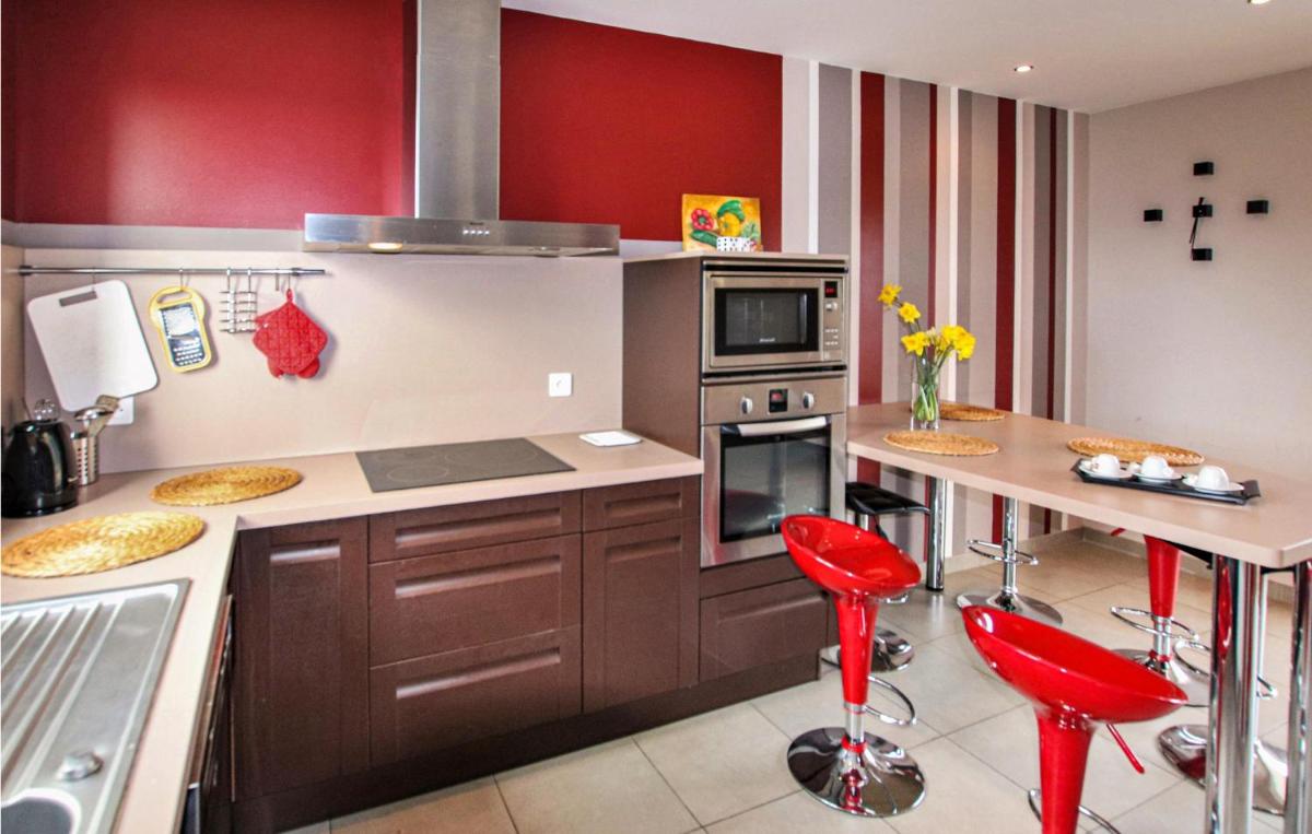 Lovely Home In Lussas - Housity