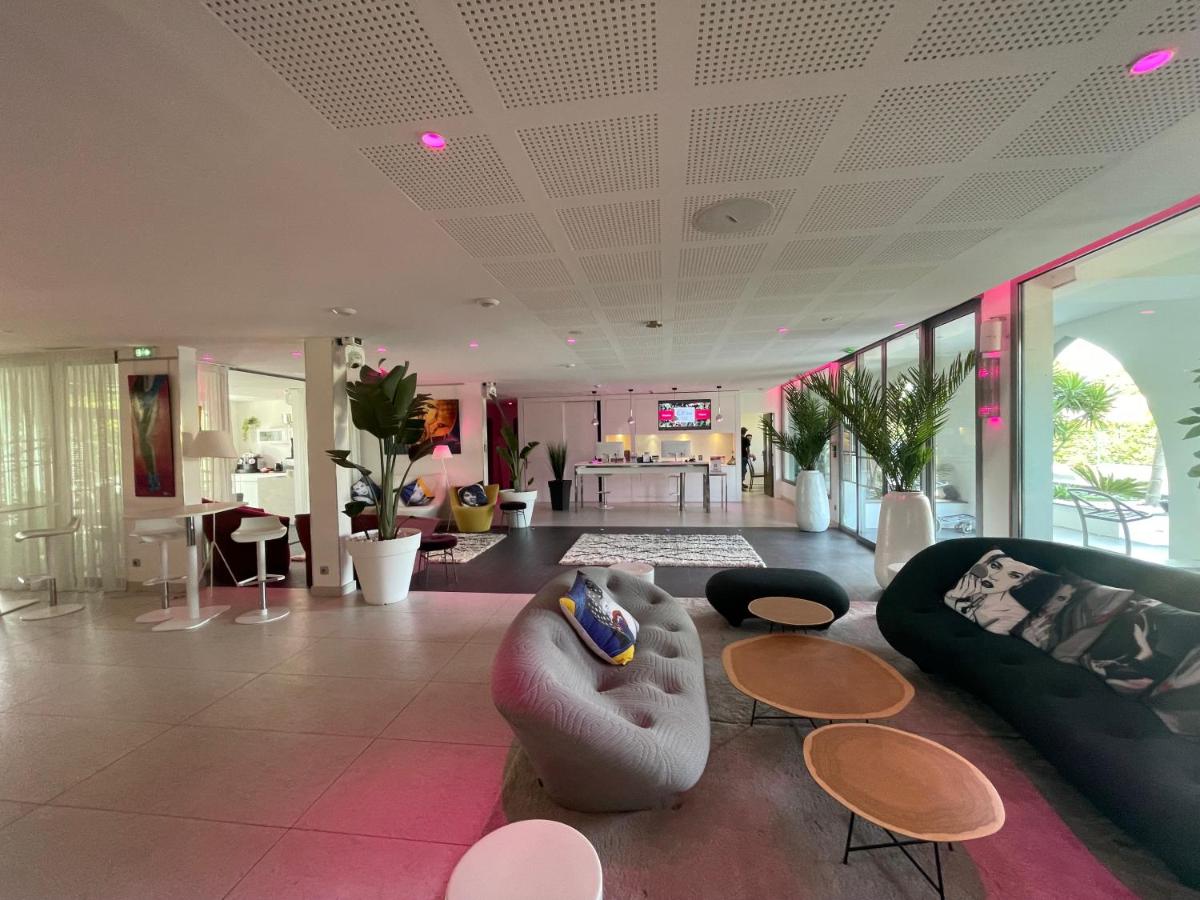 Coin salon dans l'établissement Oz'Inn Hôtel & Spa