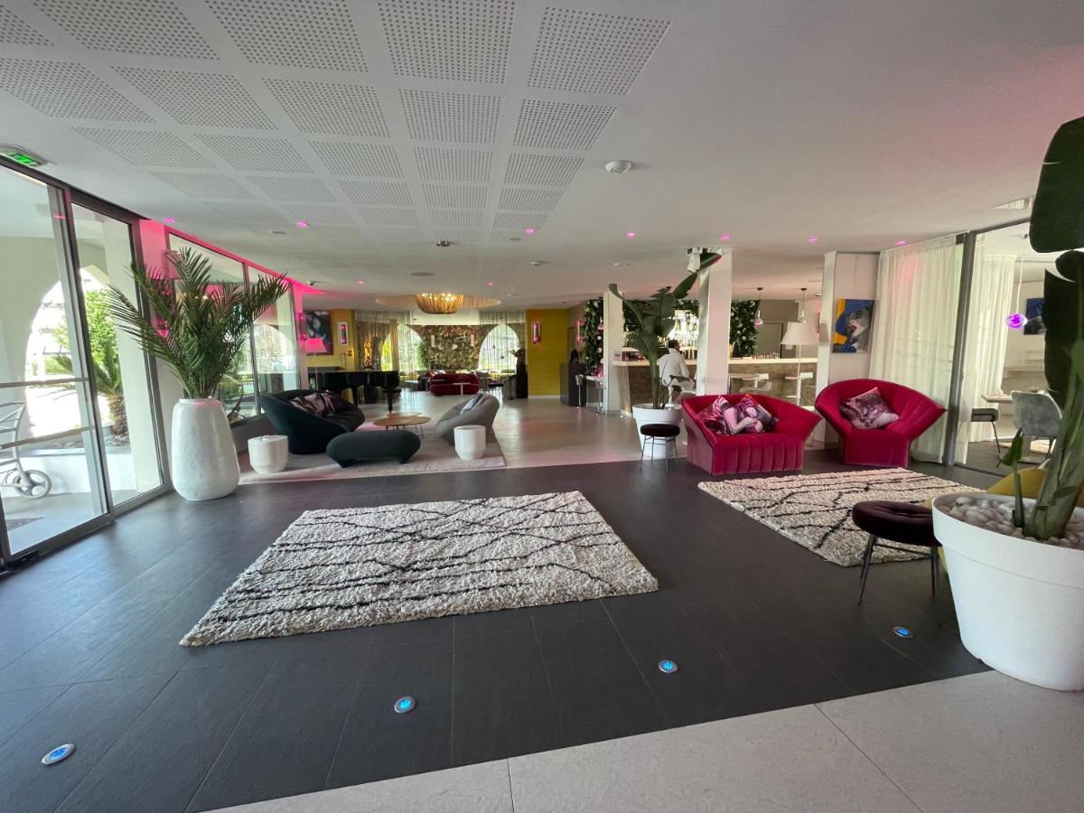Coin salon dans l'établissement Oz'Inn Hôtel & Spa