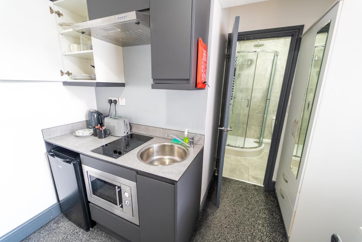Impeccable 1-Bed Studio in Birmingham - Housity