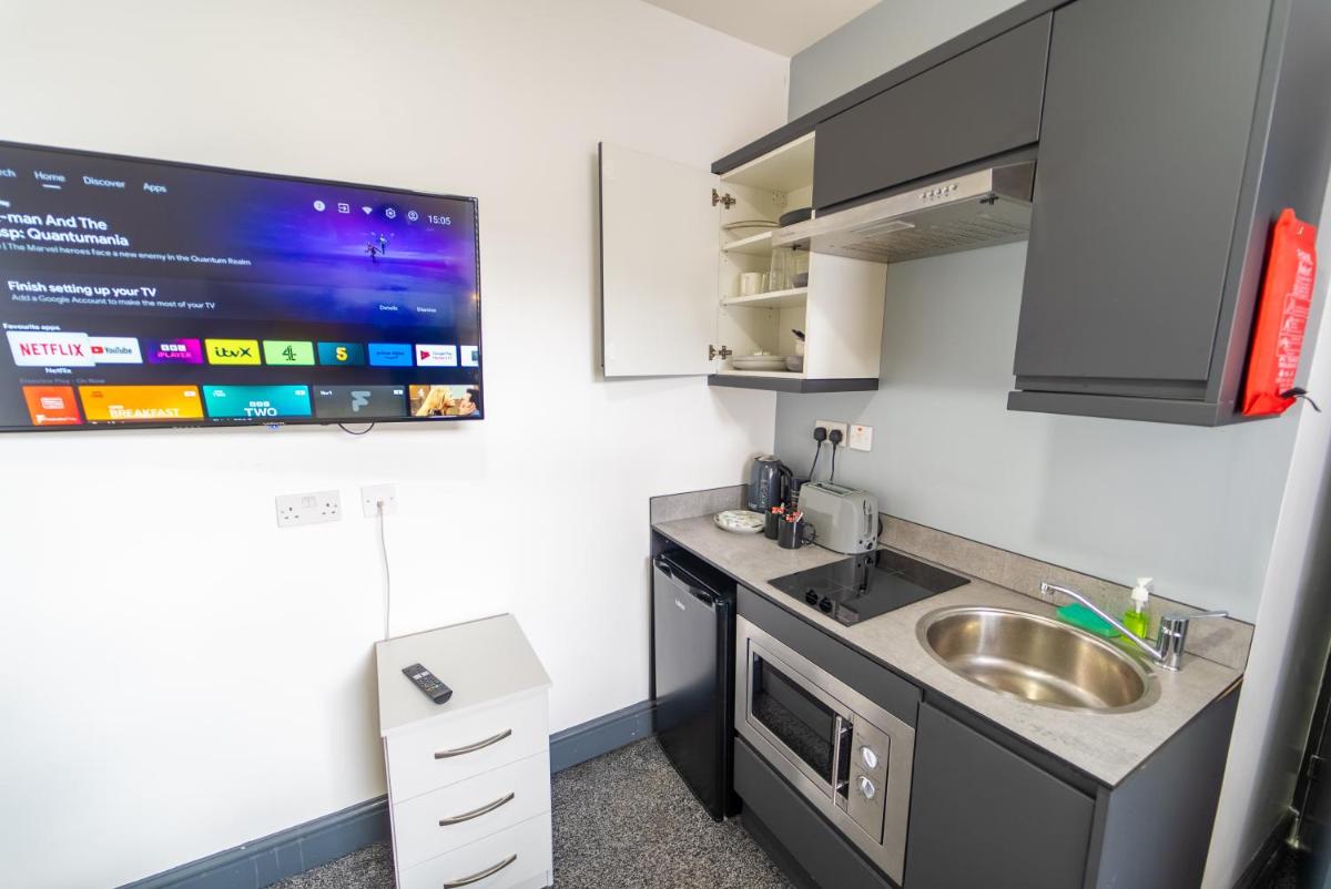 Impeccable 1-Bed Studio in Birmingham - Housity