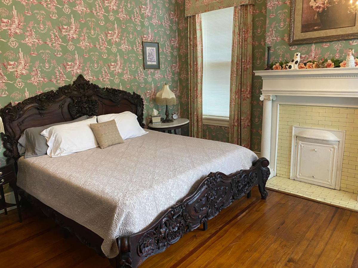 1912 Bed and Breakfast - Housity