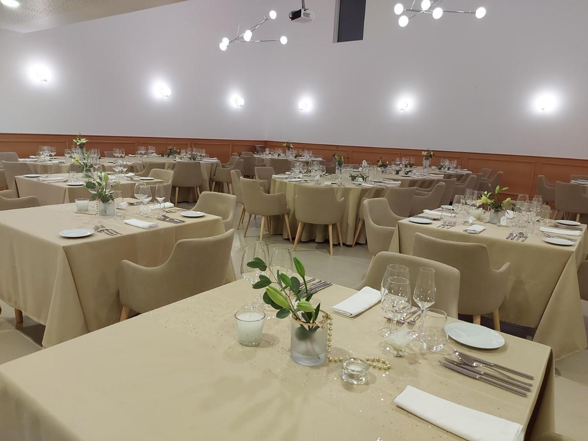 Um restaurante ou outro lugar para comer em Douro Scala