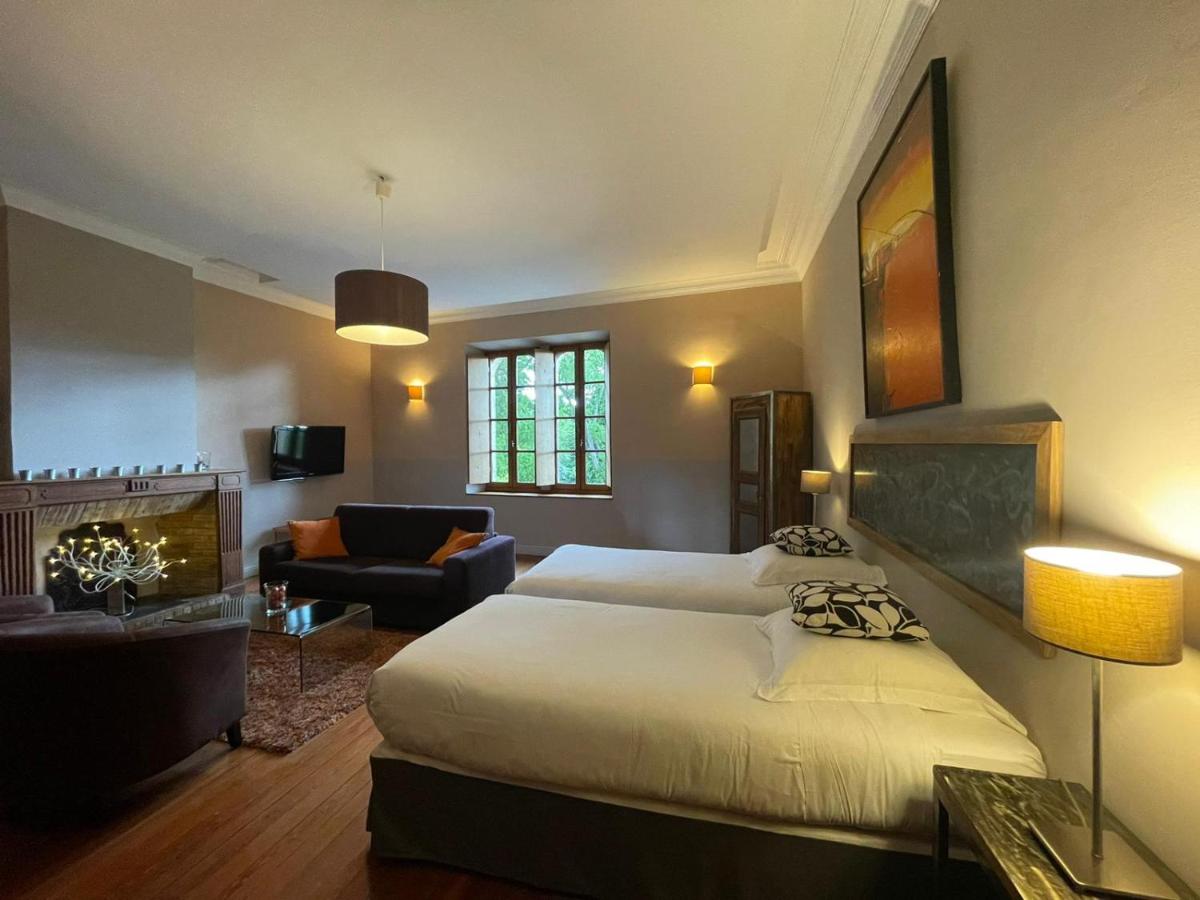 Télévision ou salle de divertissement dans l'établissement Logis Hôtel Château De Palaja