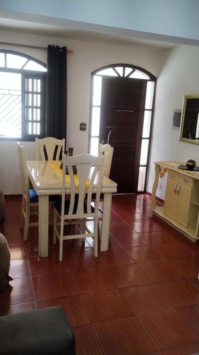Casa Completa com 03 quartos a um quarteirão da Basílica Nacional - Housity