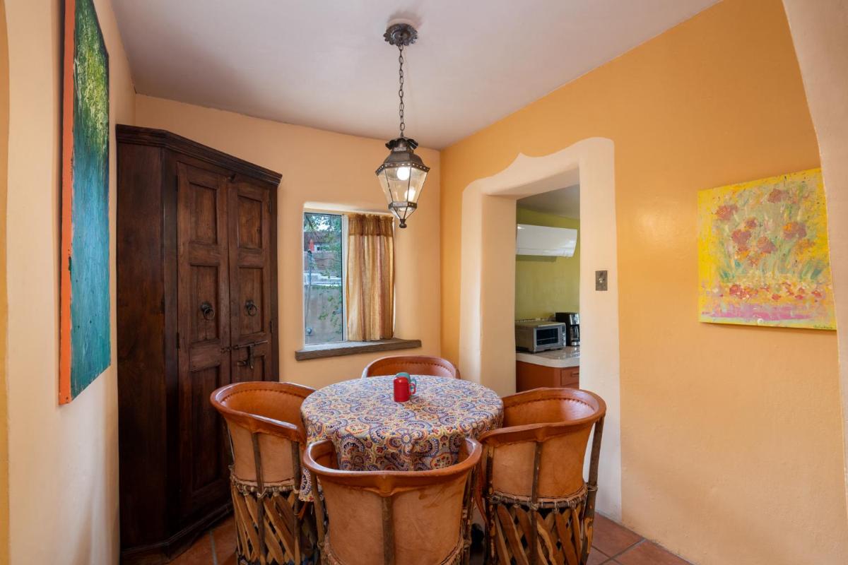 Bonitas Casita, 2 Bedrooms, Patio, Hot Tub, Pet Friendly, Sleeps 4 - Housity