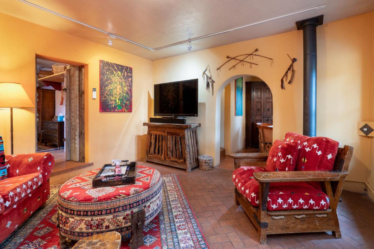Bonitas Casita, 2 Bedrooms, Patio, Hot Tub, Pet Friendly, Sleeps 4 - Housity