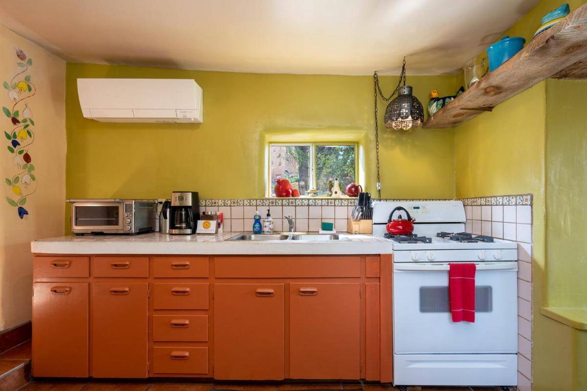 Bonitas Casita, 2 Bedrooms, Patio, Hot Tub, Pet Friendly, Sleeps 4 - Housity