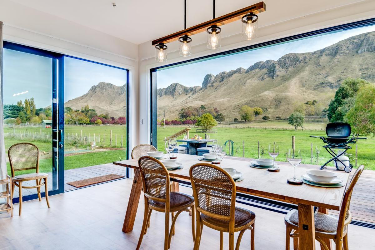 River Range Cottage - Havelock North Holiday Home - Housity