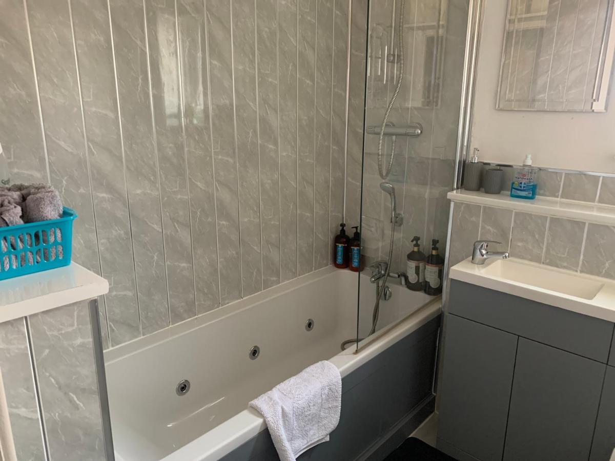 Modern 2 bed apartment - Housity