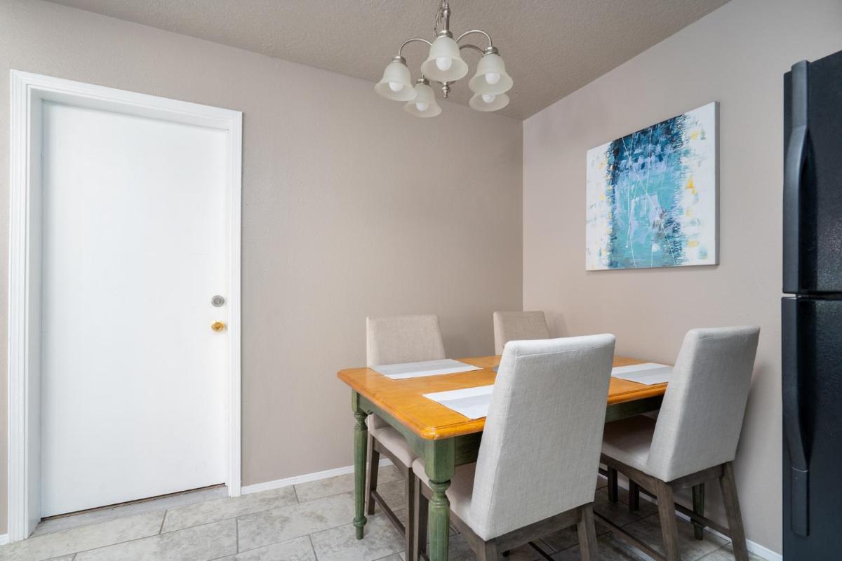 Casa Escondido - Housity
