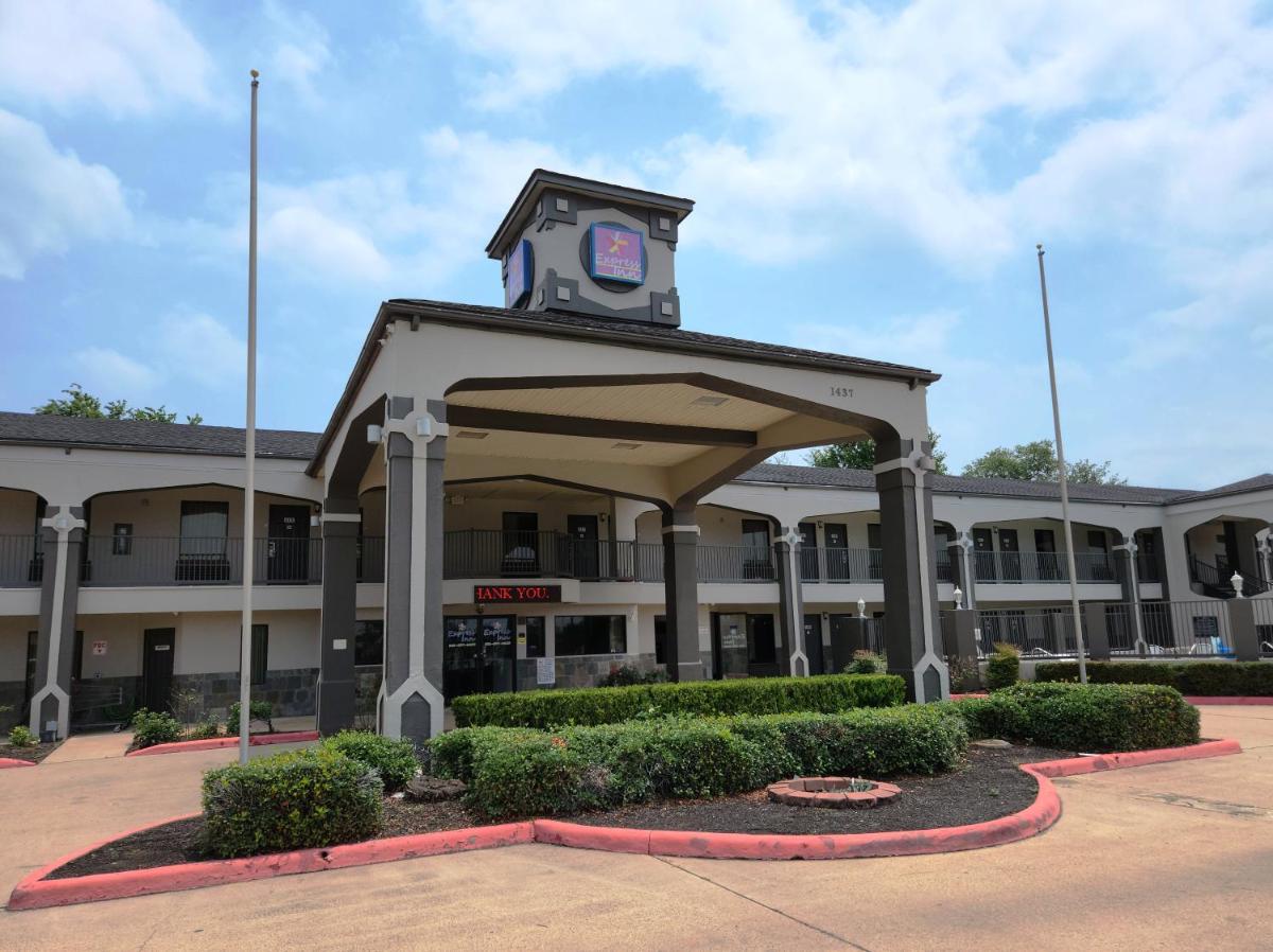 Express Inn Tomball - Housity