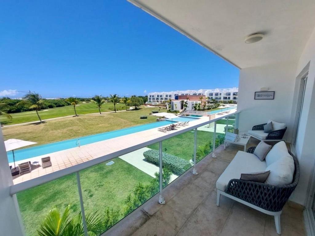 Breathtaking View Condo w/ Pool in Hard Rock Golf - Housity
