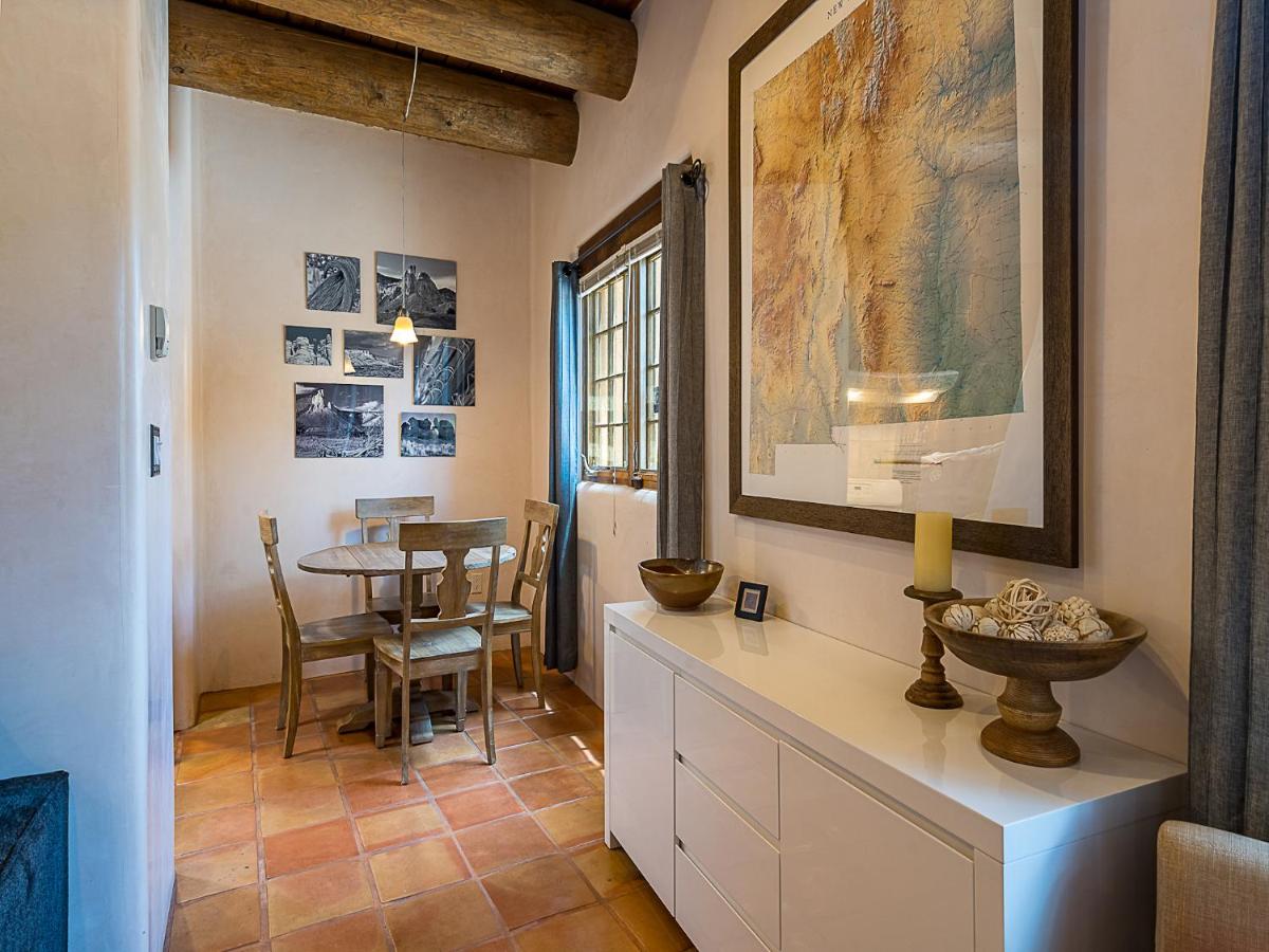 Deseo de Santa Fe, 2 Bedrooms, Patio, WiFi, Sleeps 4 - Housity