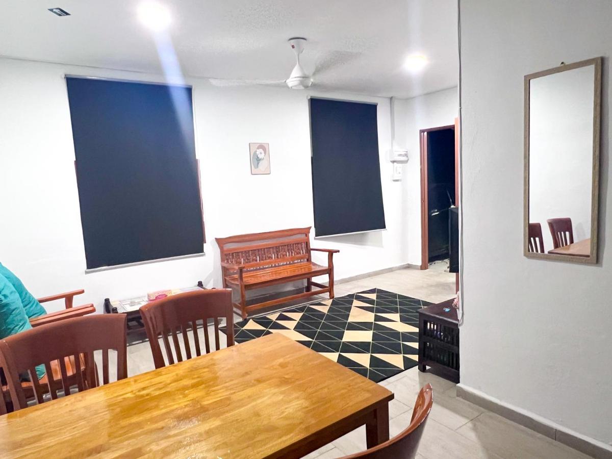 Suitetrails - Padang Besar White House Homestay