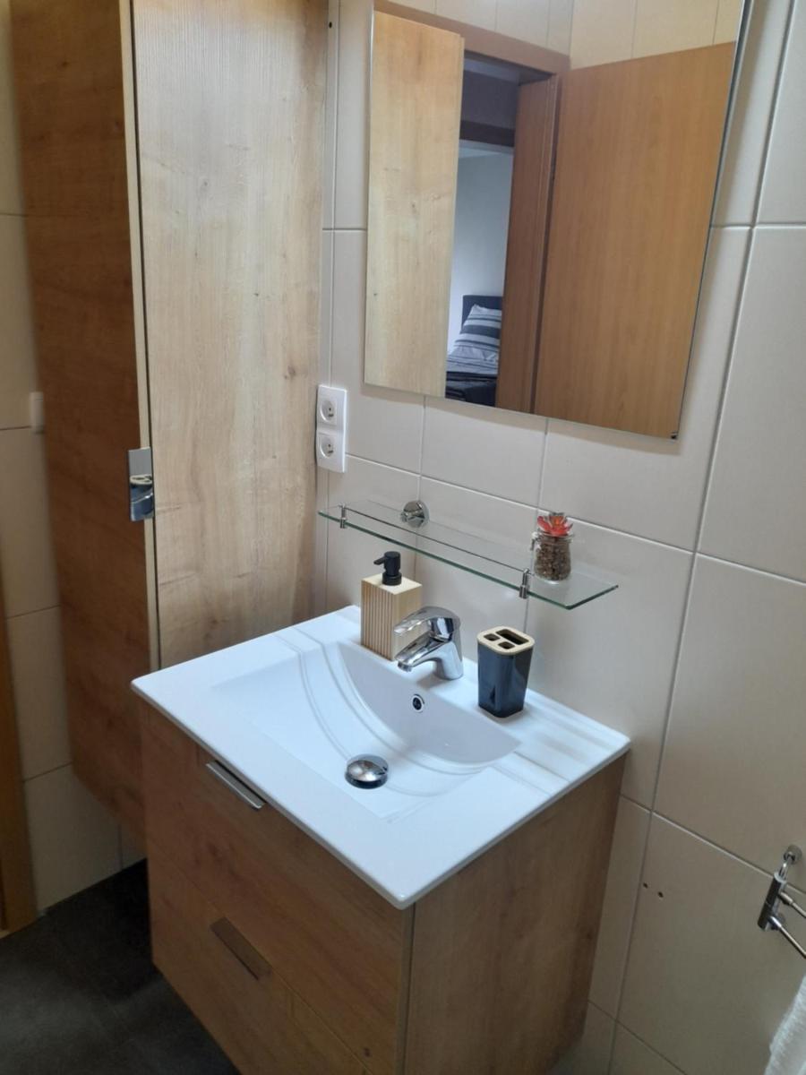 Appartement entier comprenant 2 chambres Premium à 2 pas de la Gare d'Arlon à 20 min du centre du Luxembourg - Housity