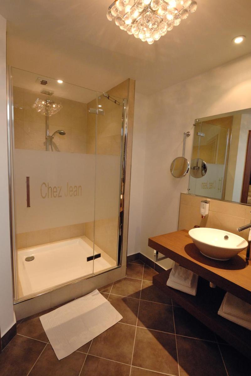 Salle de bains dans l'établissement Chez Jean