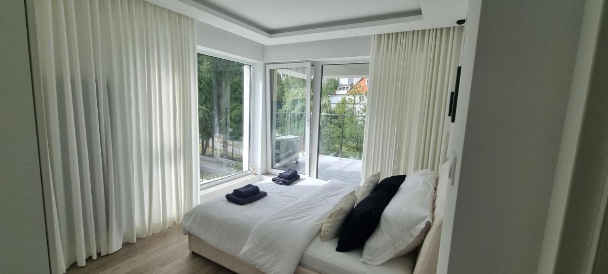 Apartament Zamkowa Park plus garaż podziemny oraz widok na Zamek krzyzacki z XIV wieku , ogród, rzekę i kanał węgorzewski - Housity