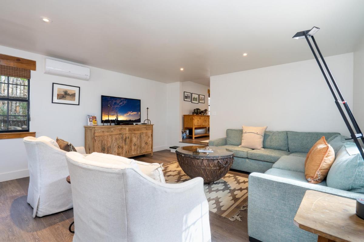 Hillside House - Housity