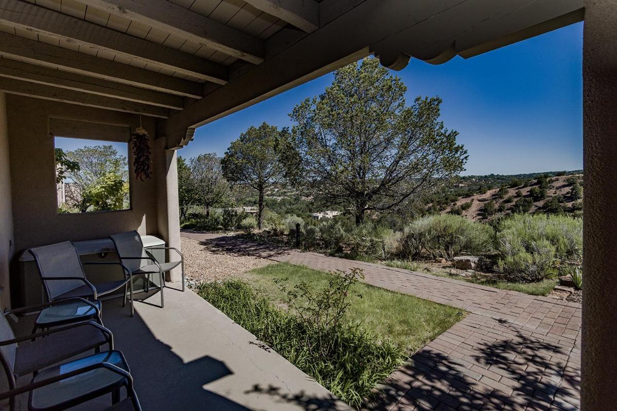 Artist Road #30, 2 Bedrooms, Fireplace, Pool Access, Washer/Dryer, Sleeps 4 - Housity