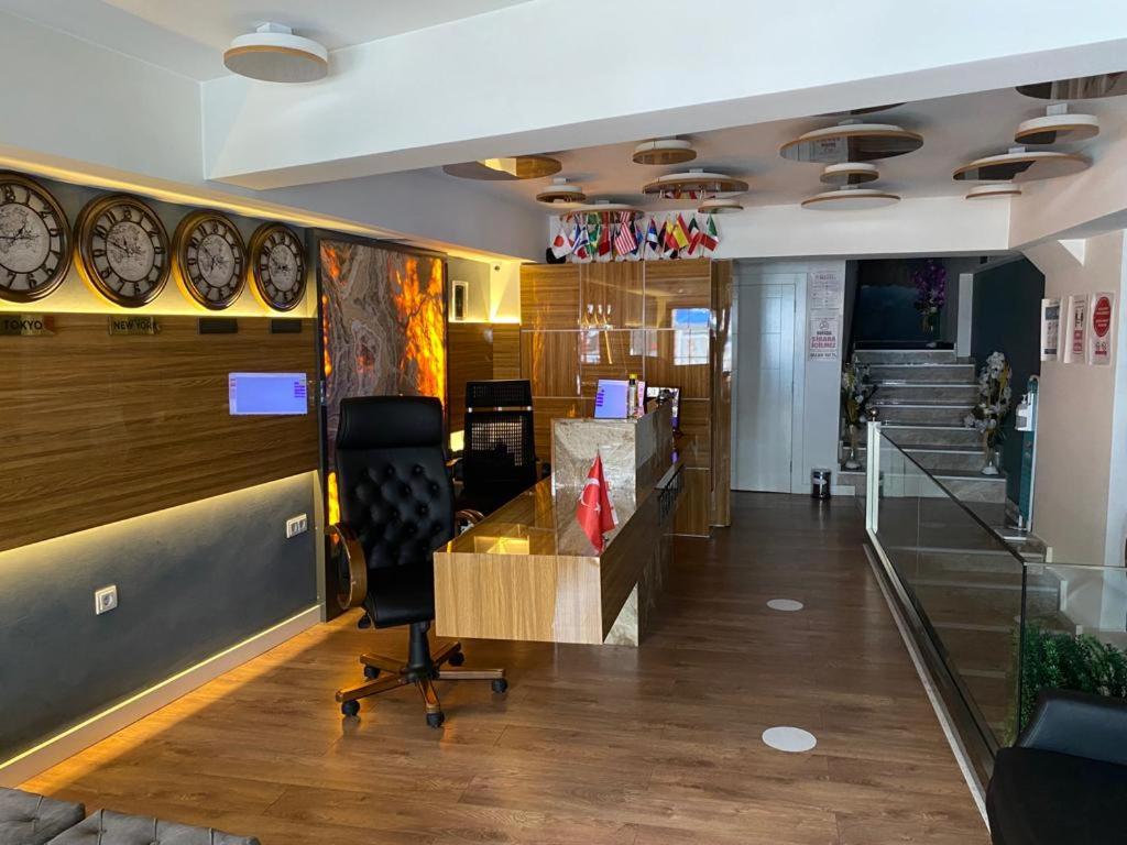 BLACKLAKE OTEL - Housity