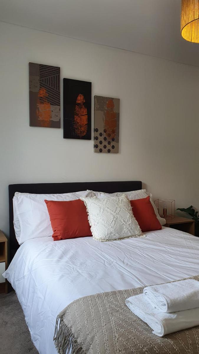 Cozy Bedroom with Garden View - Housity