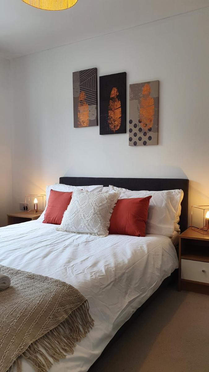 Cozy Bedroom with Garden View - Housity