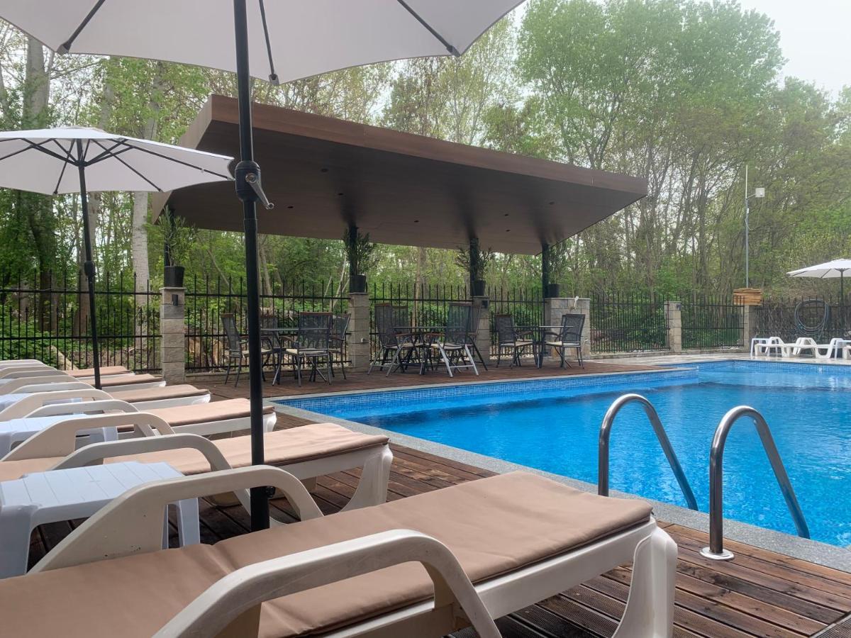 Park and pool rooms - Housity