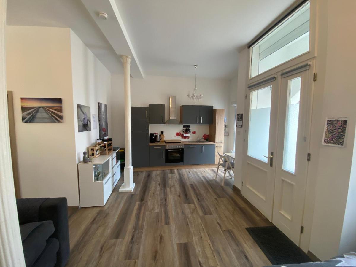 Schöne kleine Einraumwohnung mit Küche und Kamin in Holzthaleben - Housity
