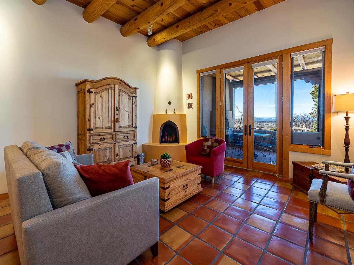 Eastside Enchantment, 2 Bedrooms, Sleeps 6, Kiva Fireplaces, Patio with Views, WiFi - Housity