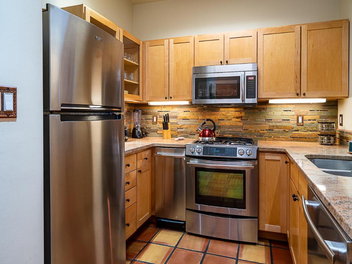 Eastside Enchantment, 2 Bedrooms, Sleeps 6, Kiva Fireplaces, Patio with Views, WiFi - Housity