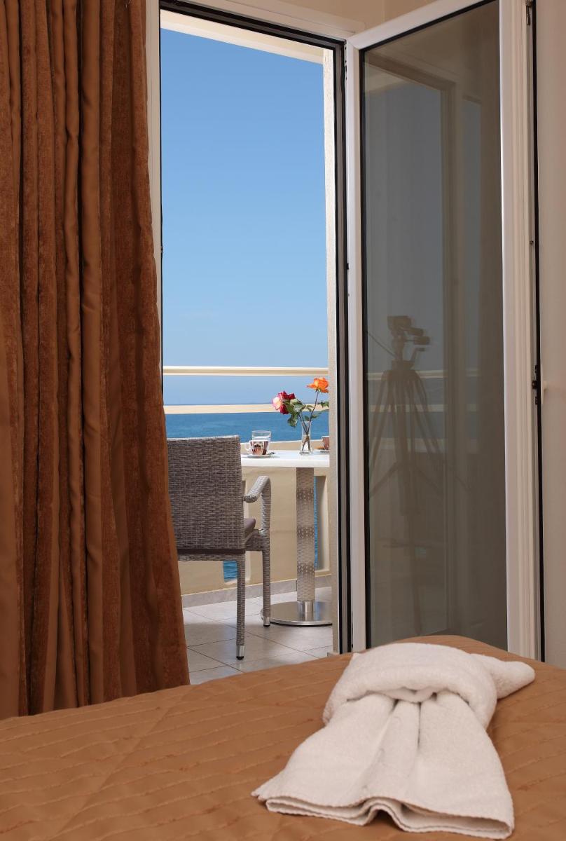 Kronos Hotel - Housity