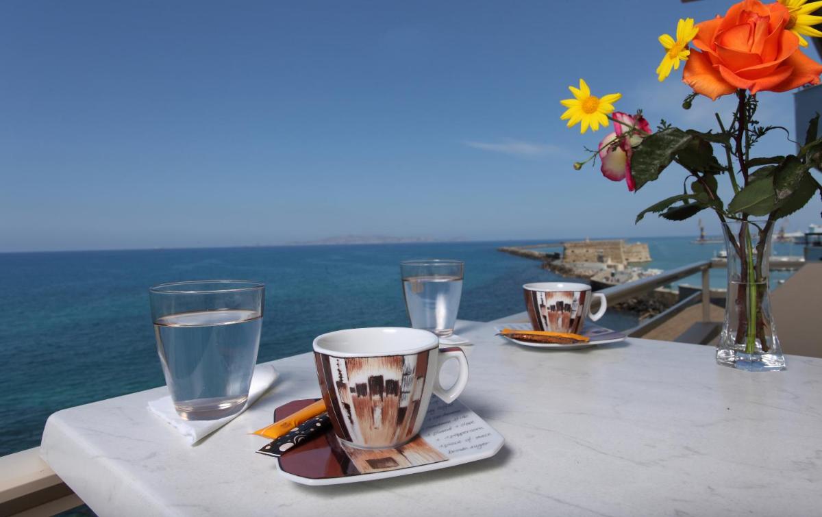Kronos Hotel - Housity