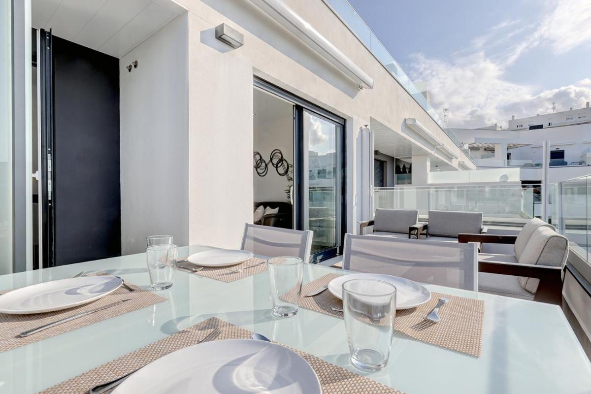 Brand new apartment with pool and SEA VIEW in Marbella - Housity