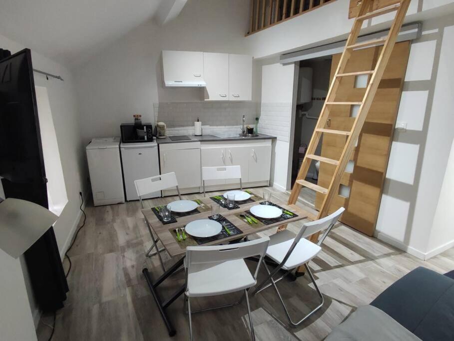 Little House : CDG-Paris-Asterix - Housity