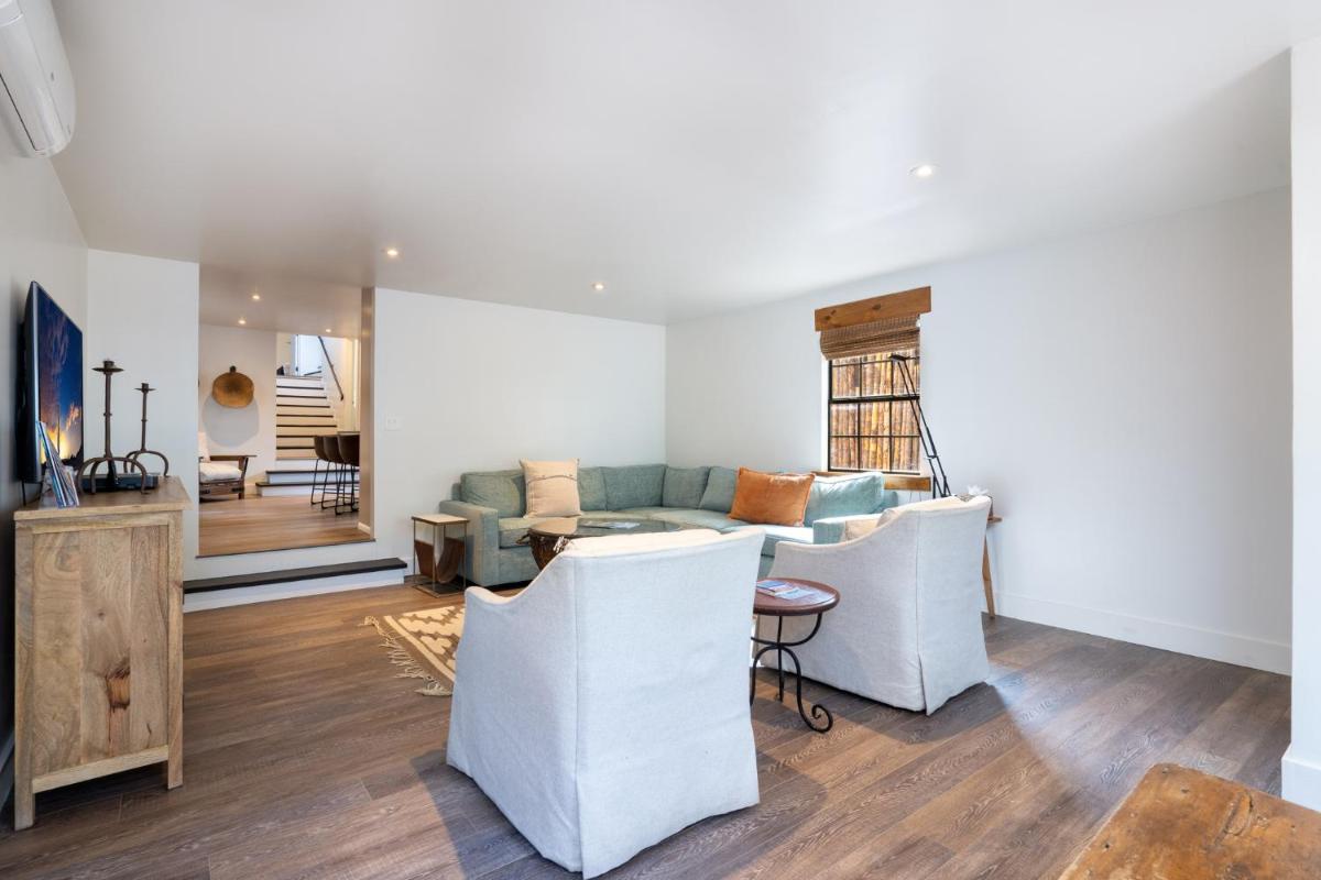 Hillside House - Housity