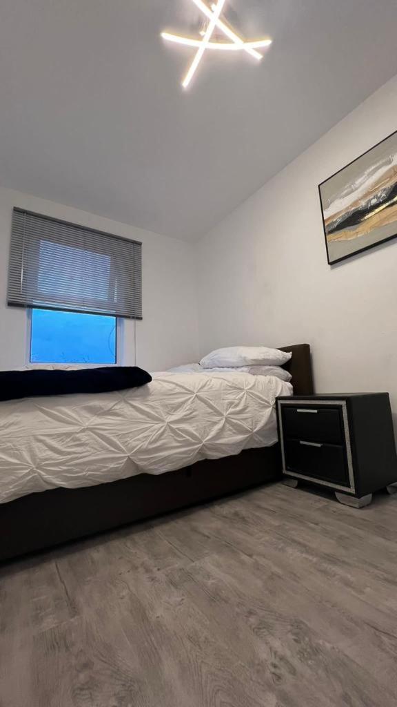 Buzz Crib - Housity