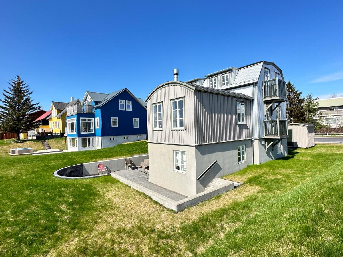 A New house that is a mix of an Historic House ( Torfhildur Hólms House ) and a new building in heart of Reykjavik on 3 levels - Housity