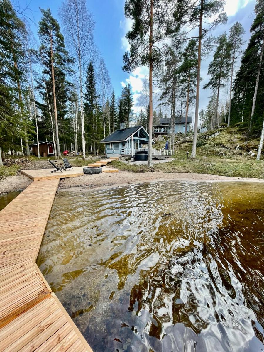Well equipped cottage facing 2 lakes - Housity