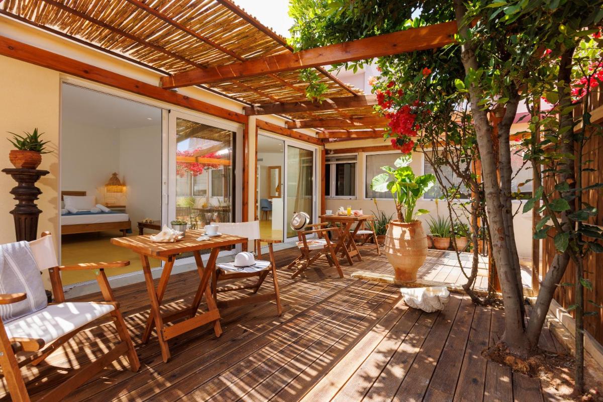 Dolphin Studios - Housity