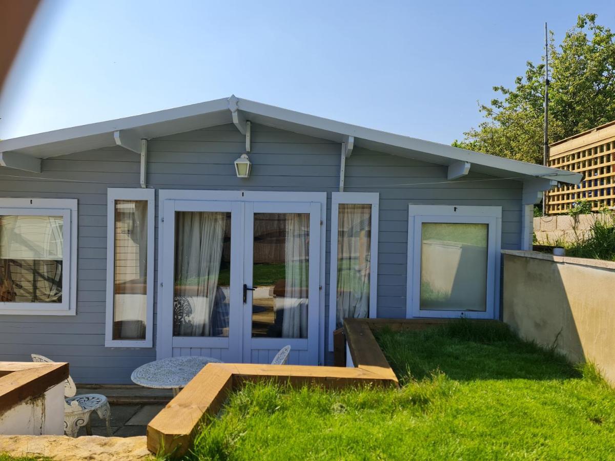 Secret Hythe, Sea views Town location 2km Eurotunnel - Housity