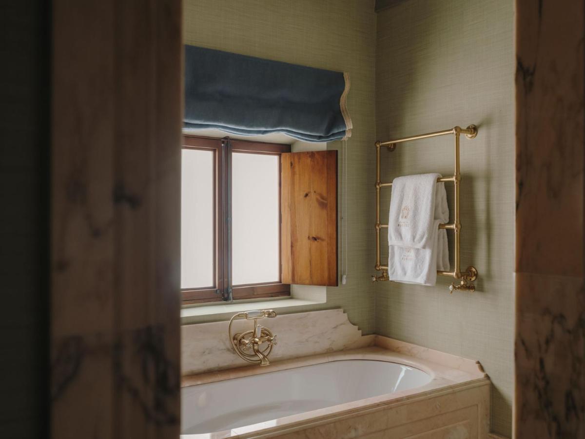 Un baño de Grand Hotel Son Net