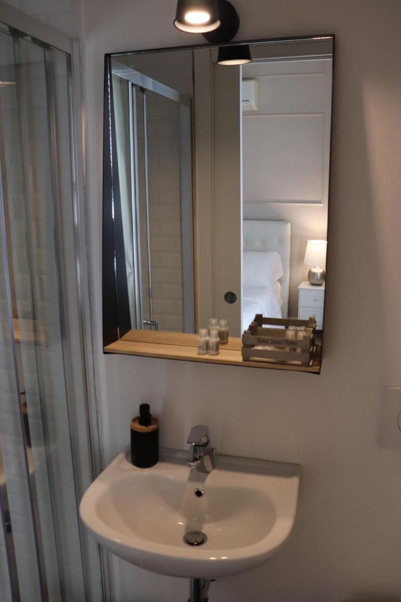 FOUR LIONS VILLA GUESTHOUSE - Housity